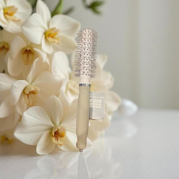 Olivia Garden Other - Olivia Garden Ceramic Ion Turbo Vent Pro Round Hair Brush SM